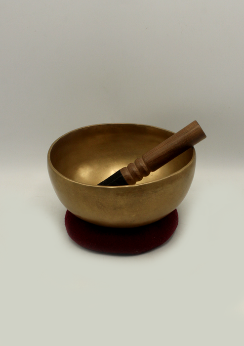 Classic Singing Bowl 7.5" 830 gm with Mallet and Cushion
