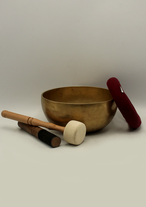 Classic  Singing Bowl 8" 1435 gm with Mallet and Cushion