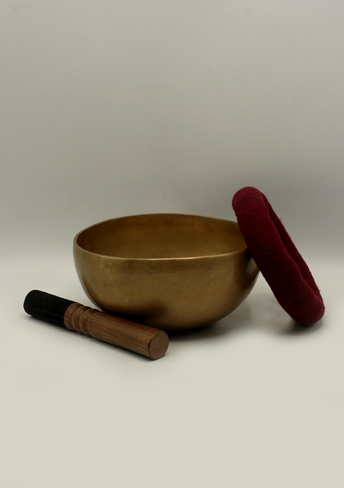 Classic Singing Bowl 7.5" 830 gm with Mallet and Cushion