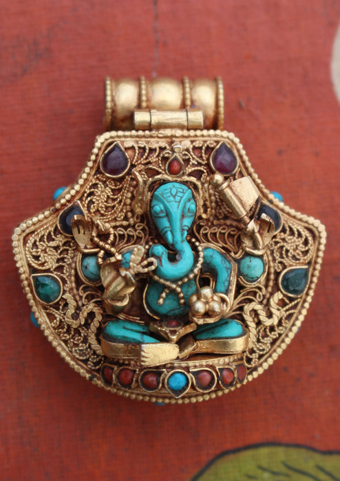 Goldplated Silver Sterling Ganesh Ghau Pendant with Semi Precious Stones - nepacrafts